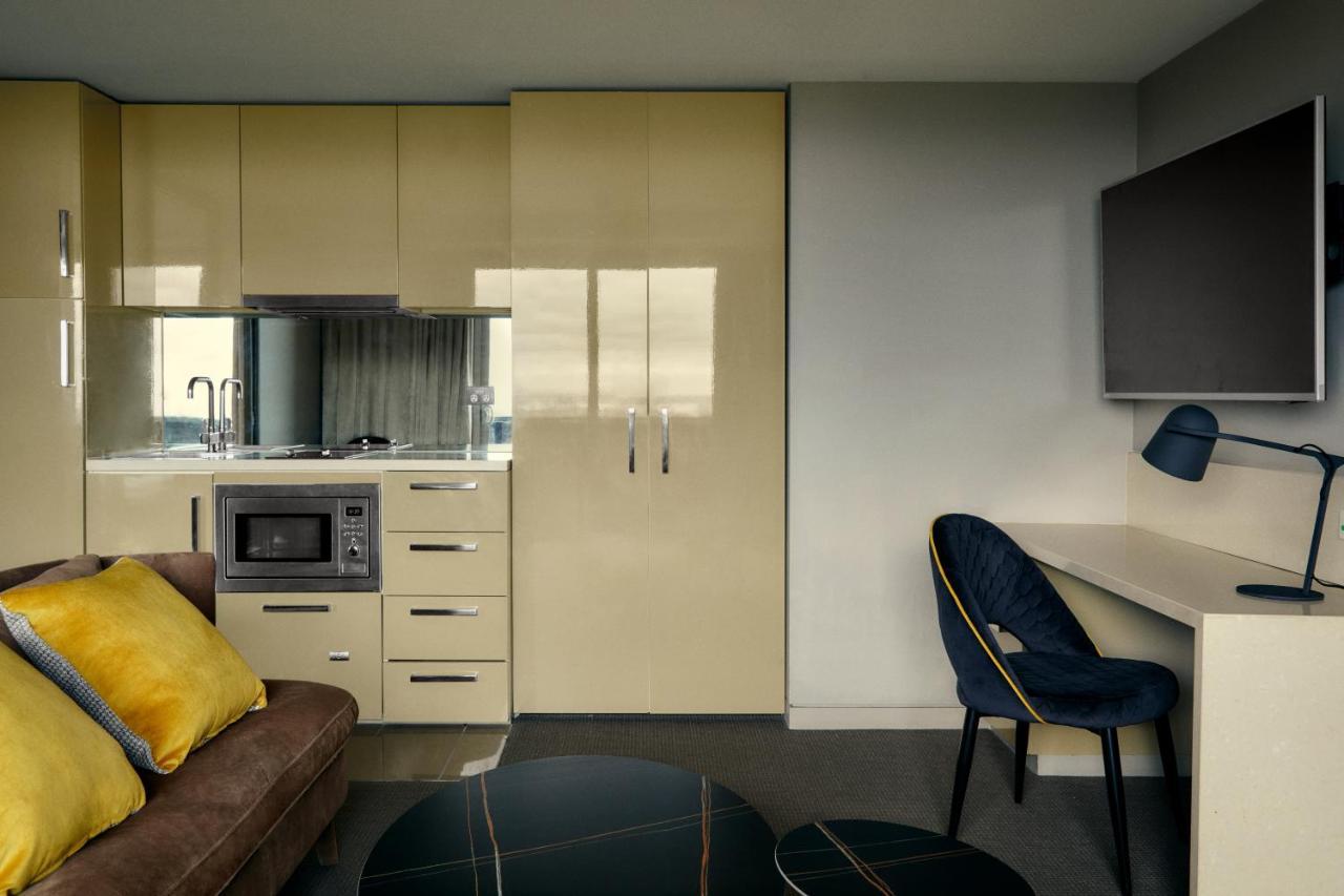 The Kinson Hotel Melbourne Kültér fotó A typical studio apartment