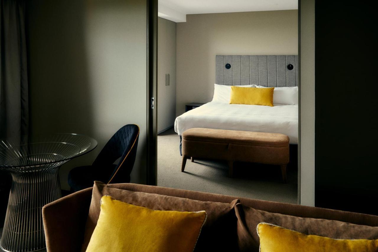 The Kinson Hotel Melbourne Kültér fotó A suite at the hotel