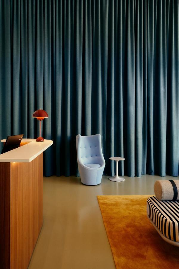 The Kinson Hotel Melbourne Kültér fotó A room at the Standard East Village