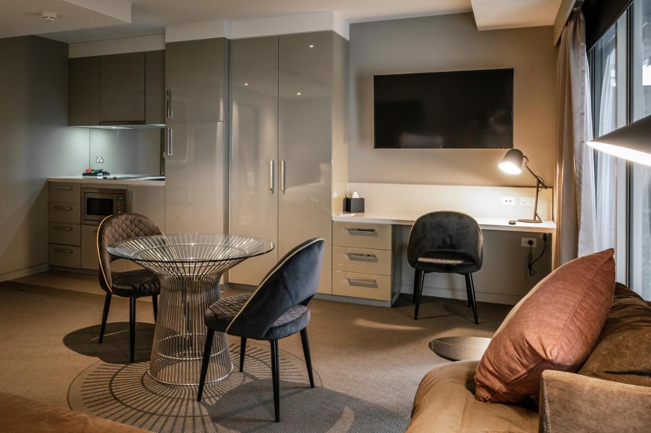 The Kinson Hotel Melbourne Kültér fotó A typical studio apartment